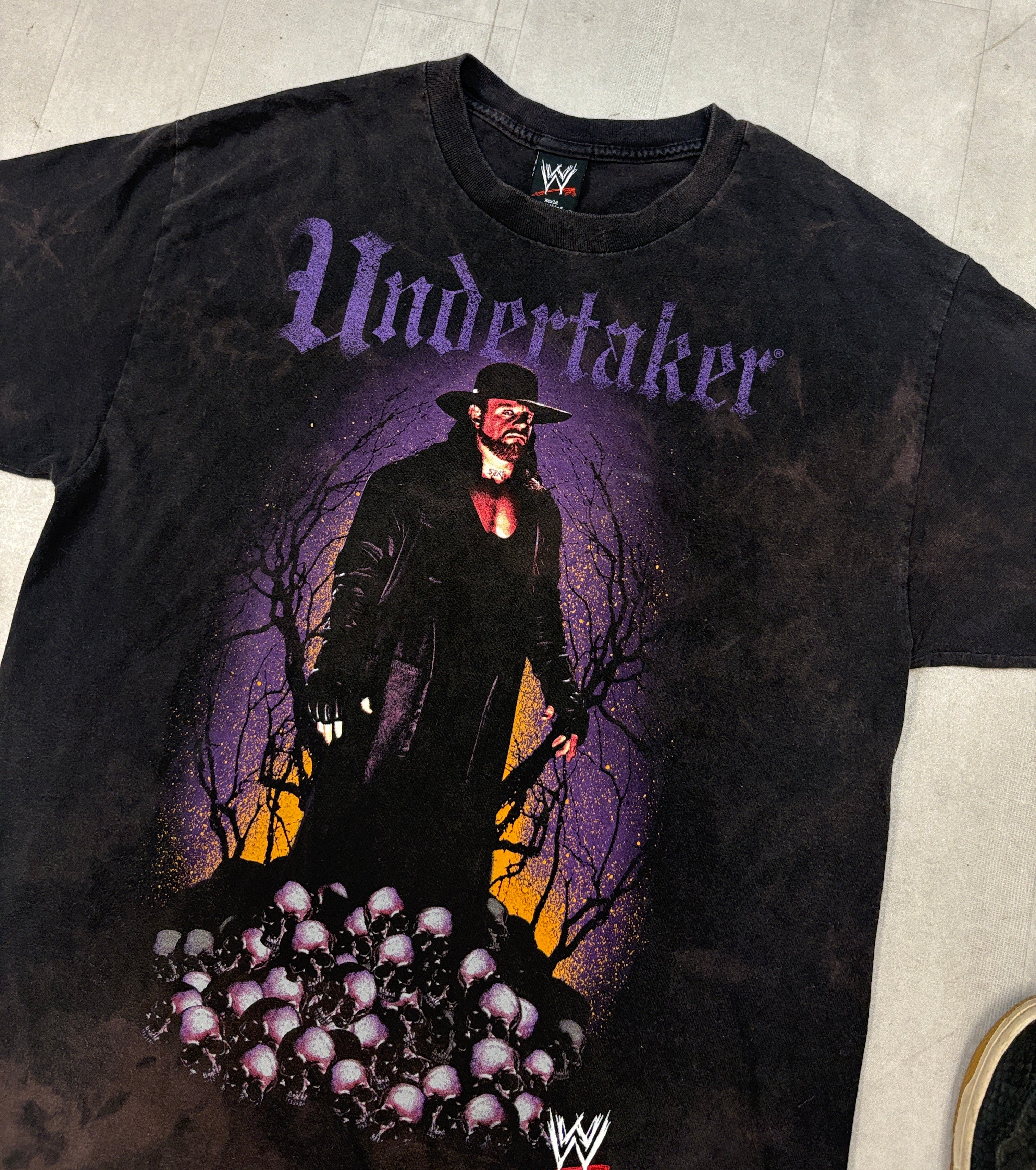 2007 WWE The Undertaker Rest in Peace Skulls Tee - LARGE