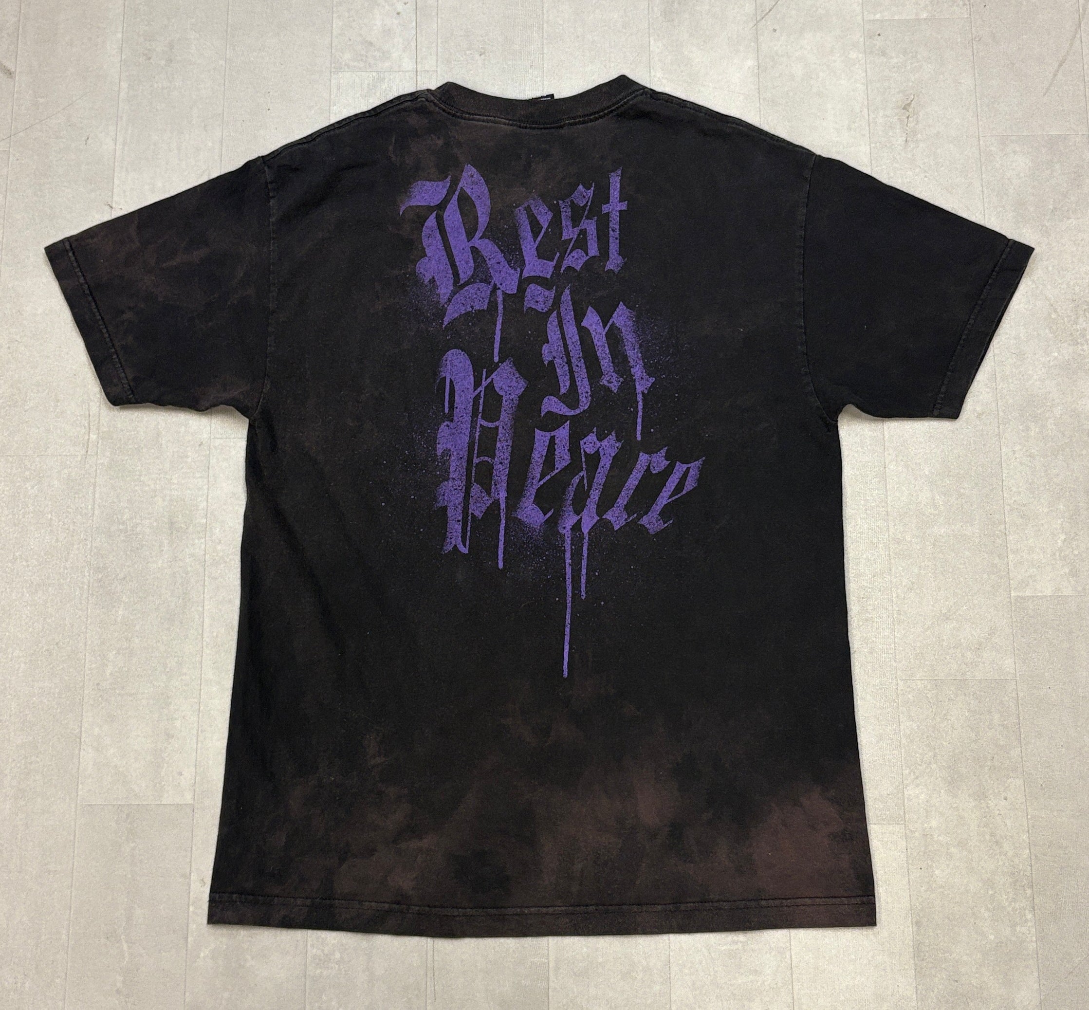 2007 WWE The Undertaker Rest in Peace Skulls Tee - LARGE