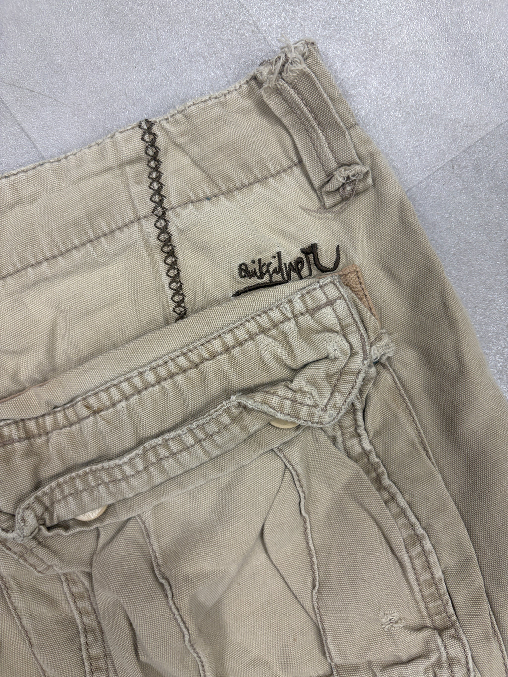 Quicksilver Cargo Khaki Shorts - SZ 34